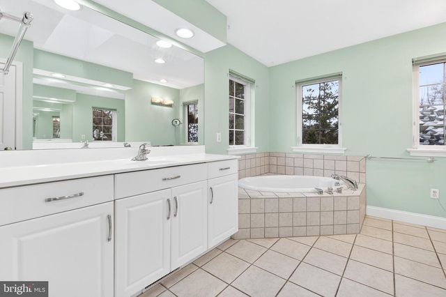 701 WOODFIELD DR, Lititz, PA 17543