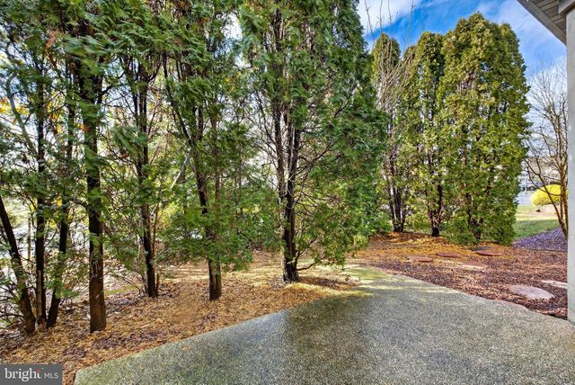 701 WOODFIELD DR, Lititz, PA 17543