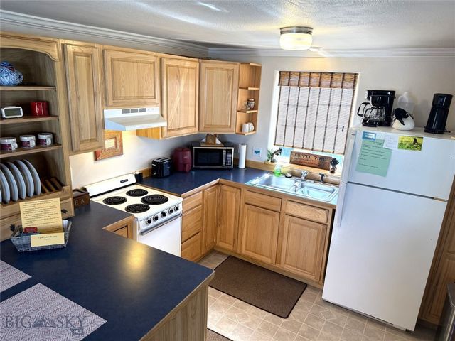 207 2nd Street East, Clyde Park, MT 59018