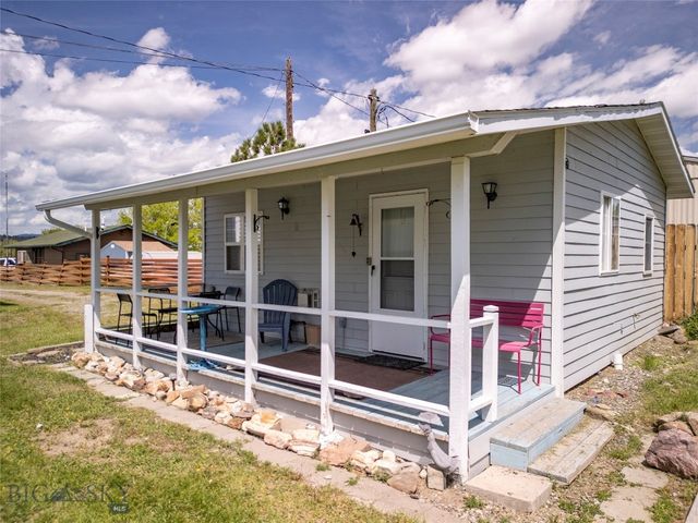 207 2nd Street East, Clyde Park, MT 59018