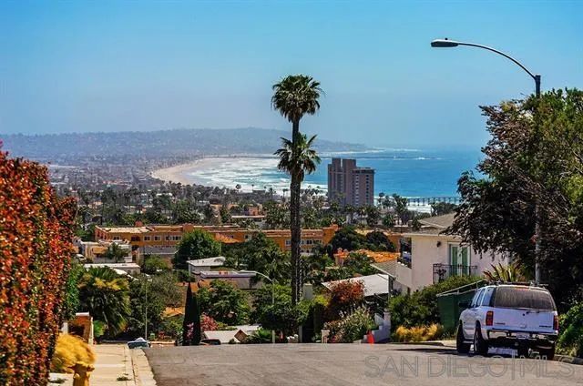 5512 Candlelight Drive, La Jolla, CA 92037