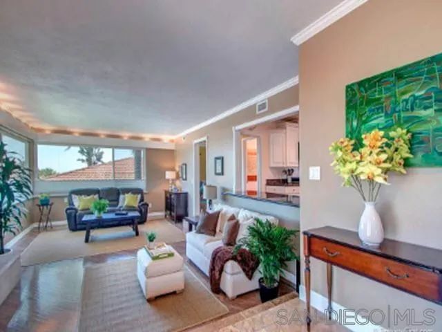 5512 Candlelight Drive, La Jolla, CA 92037