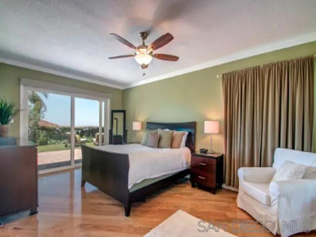 5512 Candlelight Drive, La Jolla, CA 92037