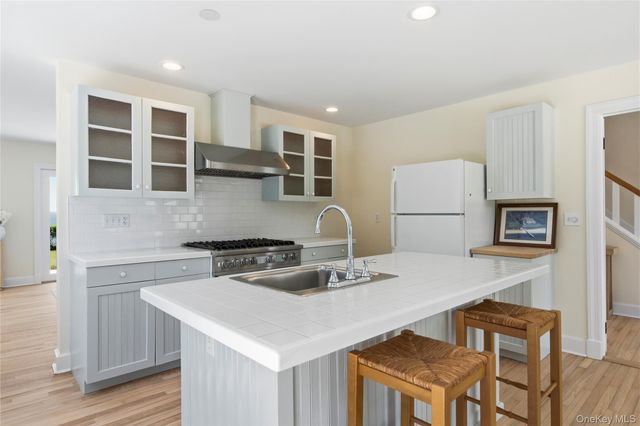 90 Peconic Avenue, Shelter Island, NY 11964