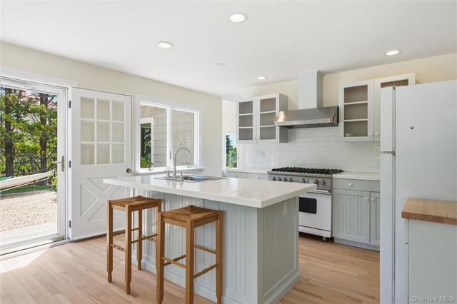 90 Peconic Avenue, Shelter Island, NY 11964