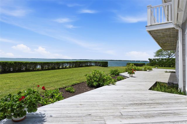 90 Peconic Avenue, Shelter Island, NY 11964