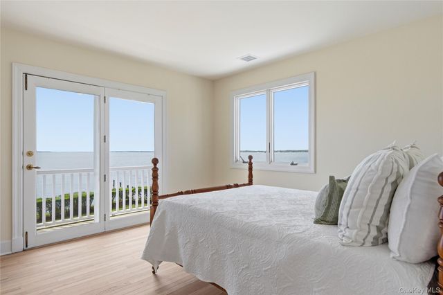 90 Peconic Avenue, Shelter Island, NY 11964