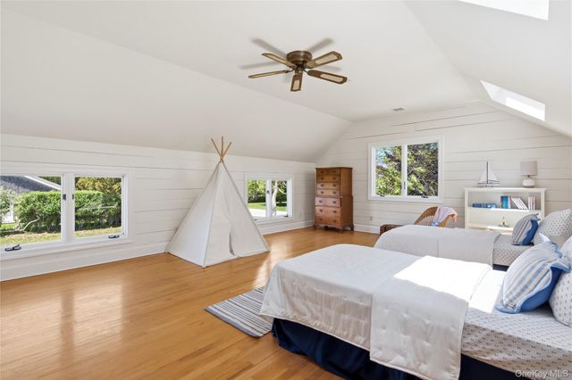 90 Peconic Avenue, Shelter Island, NY 11964