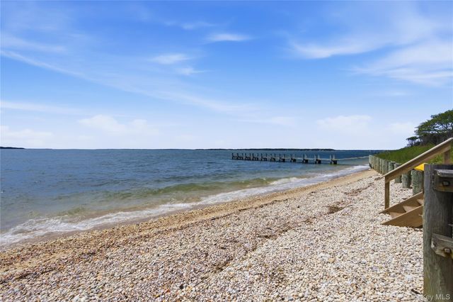 90 Peconic Avenue, Shelter Island, NY 11964