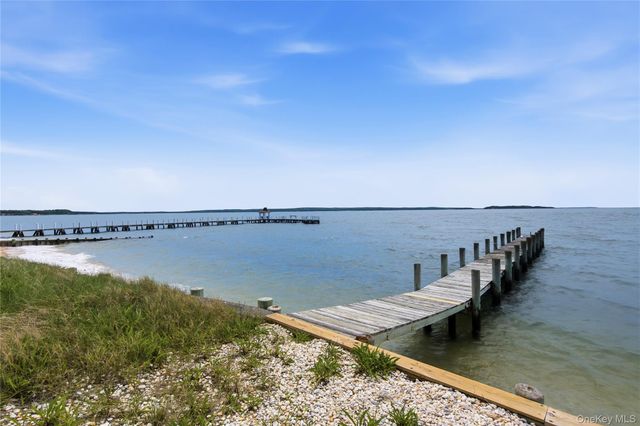 90 Peconic Avenue, Shelter Island, NY 11964