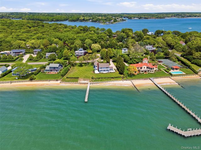 90 Peconic Avenue, Shelter Island, NY 11964