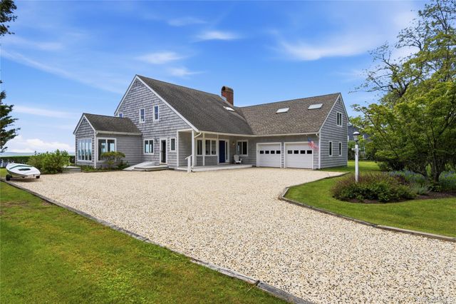 90 Peconic Avenue, Shelter Island, NY 11964