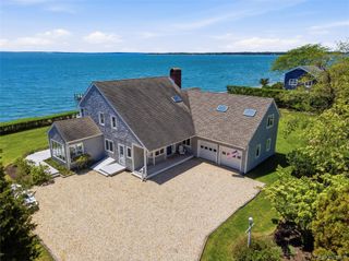 90 Peconic Avenue, Shelter Island, NY 11964