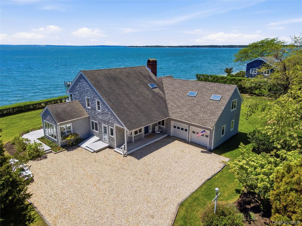90 Peconic Avenue, Shelter Island, NY 11964