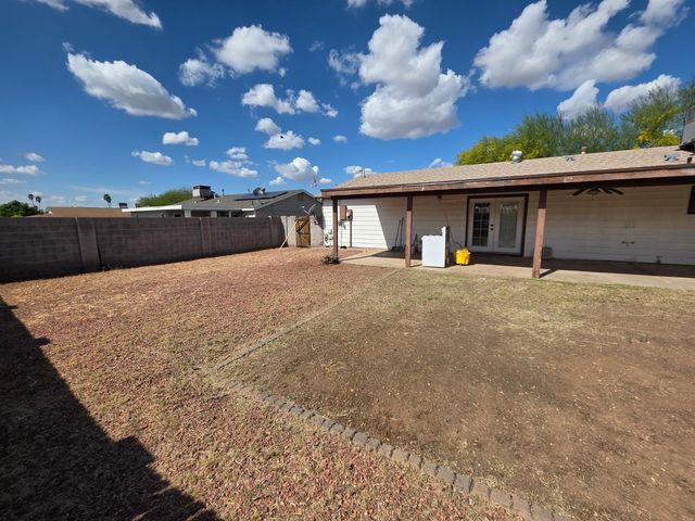 14011 N 38th Place, Phoenix, AZ 85032
