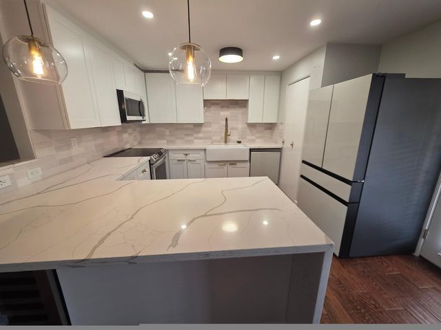 14011 N 38th Place, Phoenix, AZ 85032