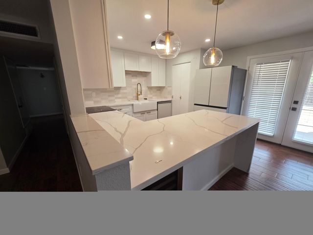 14011 N 38th Place, Phoenix, AZ 85032