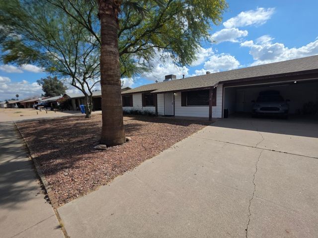 14011 N 38th Place, Phoenix, AZ 85032