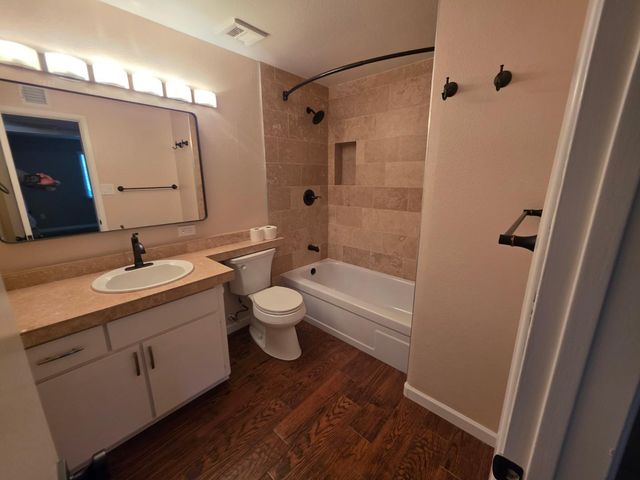 14011 N 38th Place, Phoenix, AZ 85032