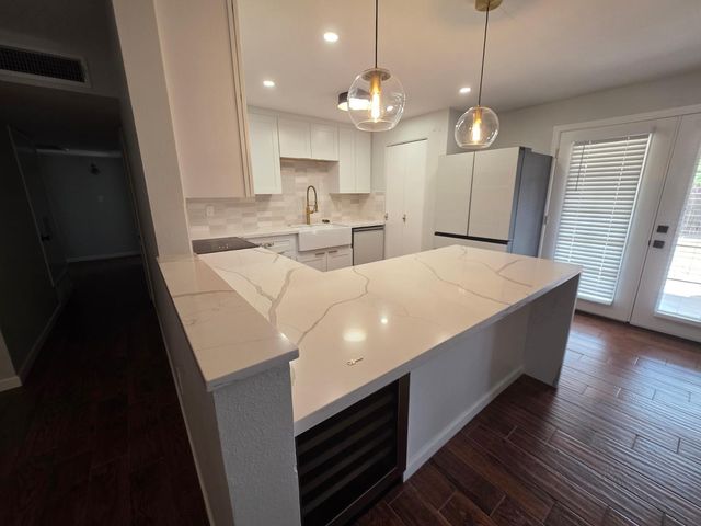 14011 N 38th Place, Phoenix, AZ 85032