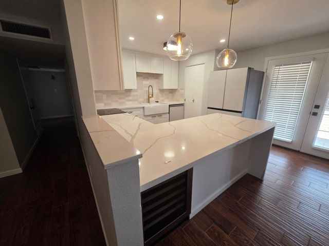 14011 N 38th Place, Phoenix, AZ 85032