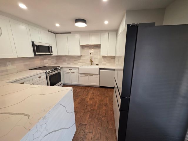 14011 N 38th Place, Phoenix, AZ 85032