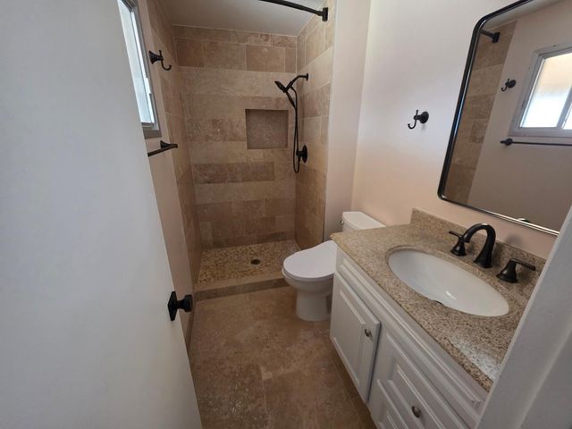 14011 N 38th Place, Phoenix, AZ 85032