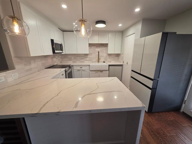 14011 N 38th Place, Phoenix, AZ 85032