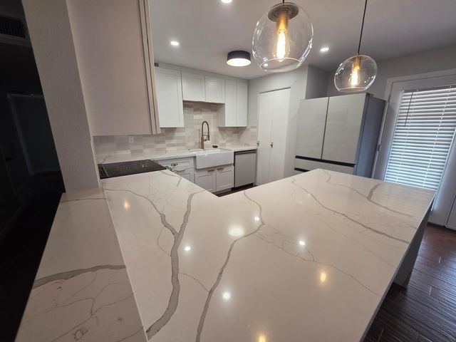 14011 N 38th Place, Phoenix, AZ 85032