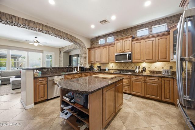 2601 S ROANOKE Street, Gilbert, AZ 85295