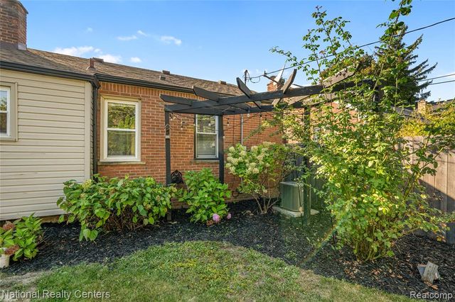 11016 Arden Street, Livonia, MI 48150