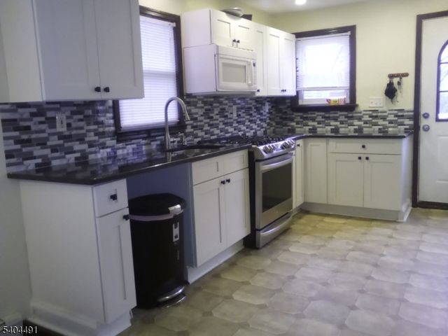 92 Oak St, Bridgewater Twp., NJ 08807