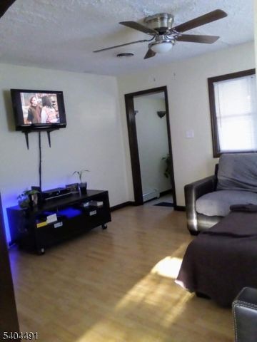 92 Oak St, Bridgewater Twp., NJ 08807