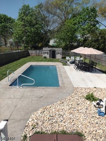 92 Oak St, Bridgewater Twp., NJ 08807