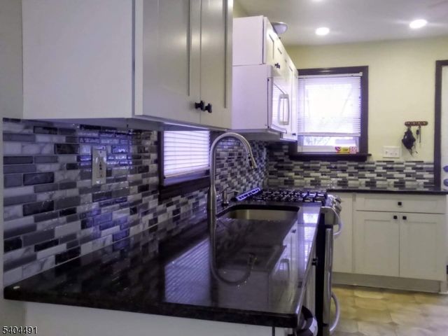 92 Oak St, Bridgewater Twp., NJ 08807