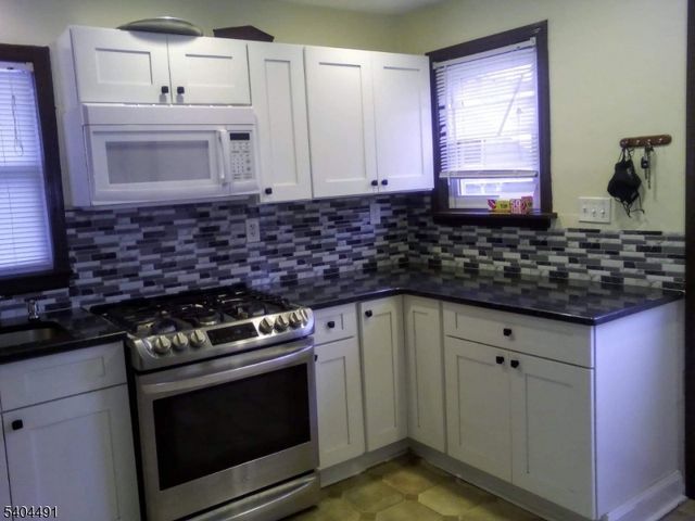 92 Oak St, Bridgewater Twp., NJ 08807