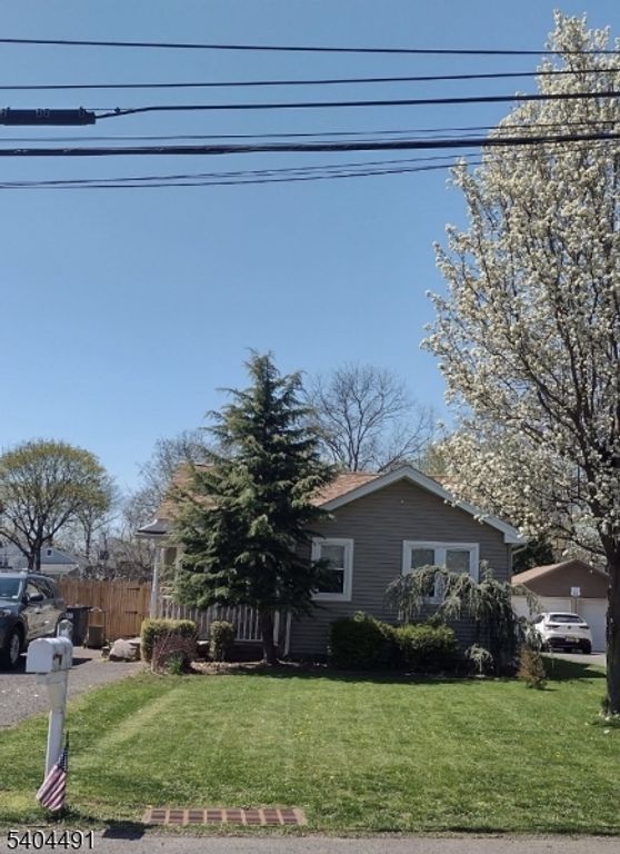 92 Oak St, Bridgewater Twp., NJ 08807