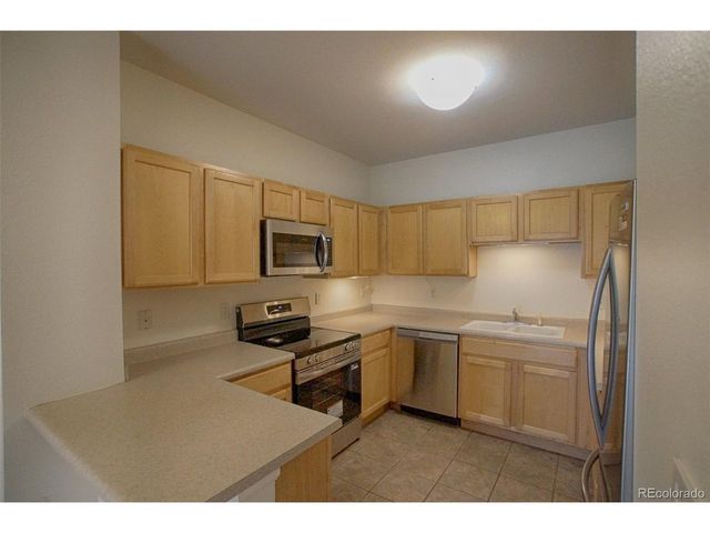 18201 E Greenwood Dr A, Aurora, CO 80013