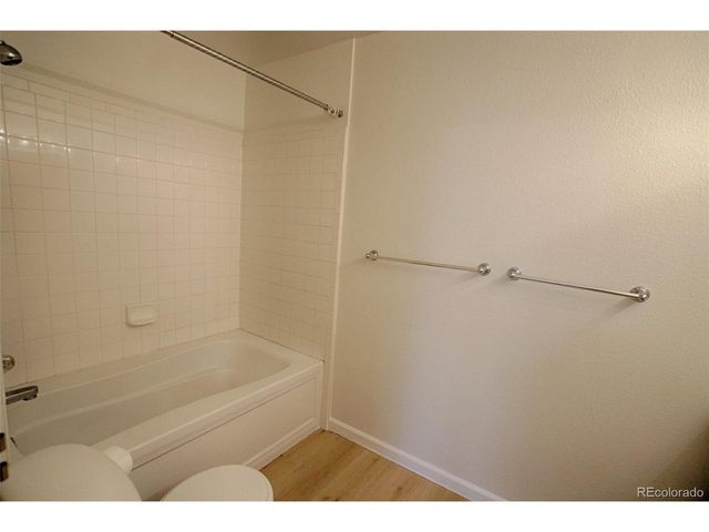 18201 E Greenwood Dr A, Aurora, CO 80013