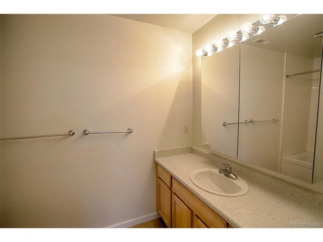18201 E Greenwood Dr A, Aurora, CO 80013