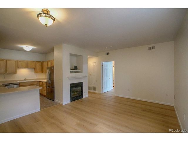 18201 E Greenwood Dr A, Aurora, CO 80013