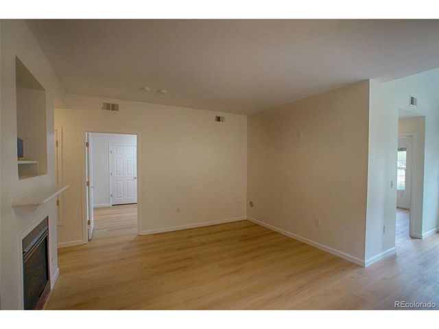 18201 E Greenwood Dr A, Aurora, CO 80013