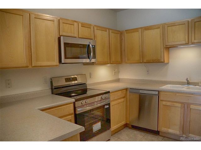 18201 E Greenwood Dr A, Aurora, CO 80013
