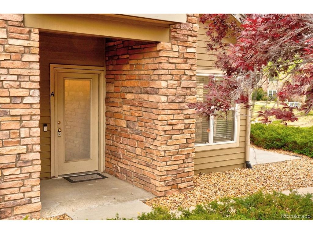 18201 E Greenwood Dr A, Aurora, CO 80013