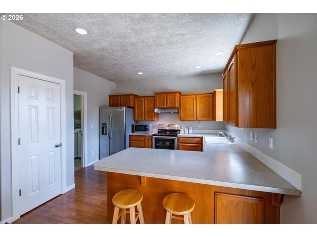 4199 GERANIUM Loop, Salem, OR 97305