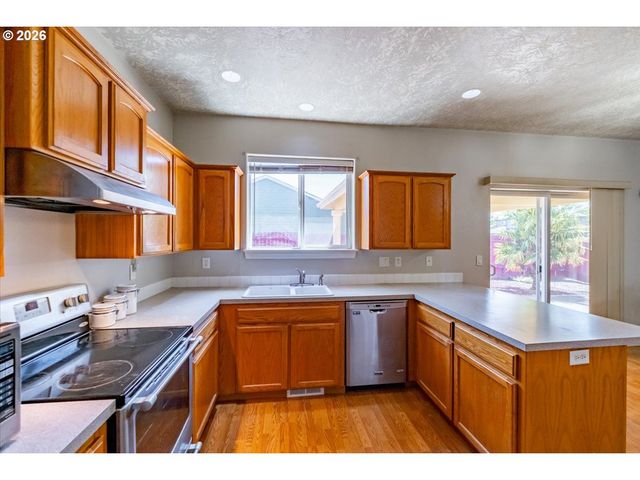 4199 GERANIUM Loop, Salem, OR 97305