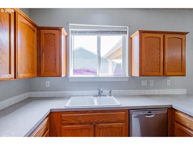 4199 GERANIUM Loop, Salem, OR 97305