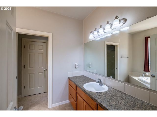 4199 GERANIUM Loop, Salem, OR 97305