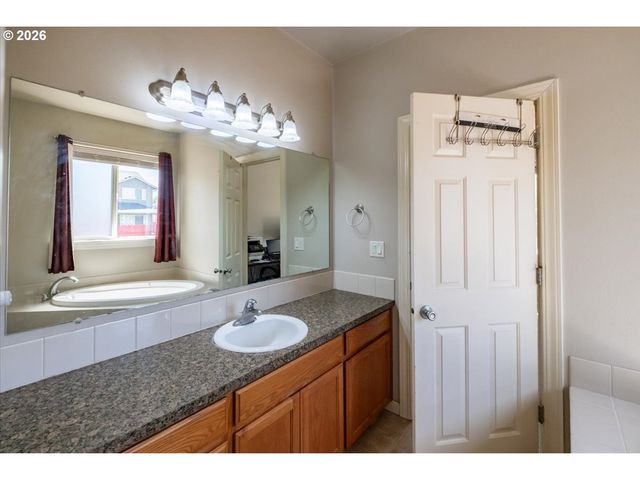 4199 GERANIUM Loop, Salem, OR 97305
