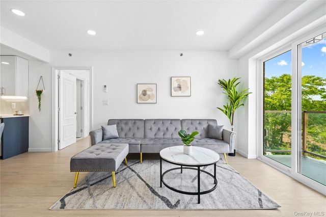 13450 Blossom Avenue 5E, Flushing, NY 11355